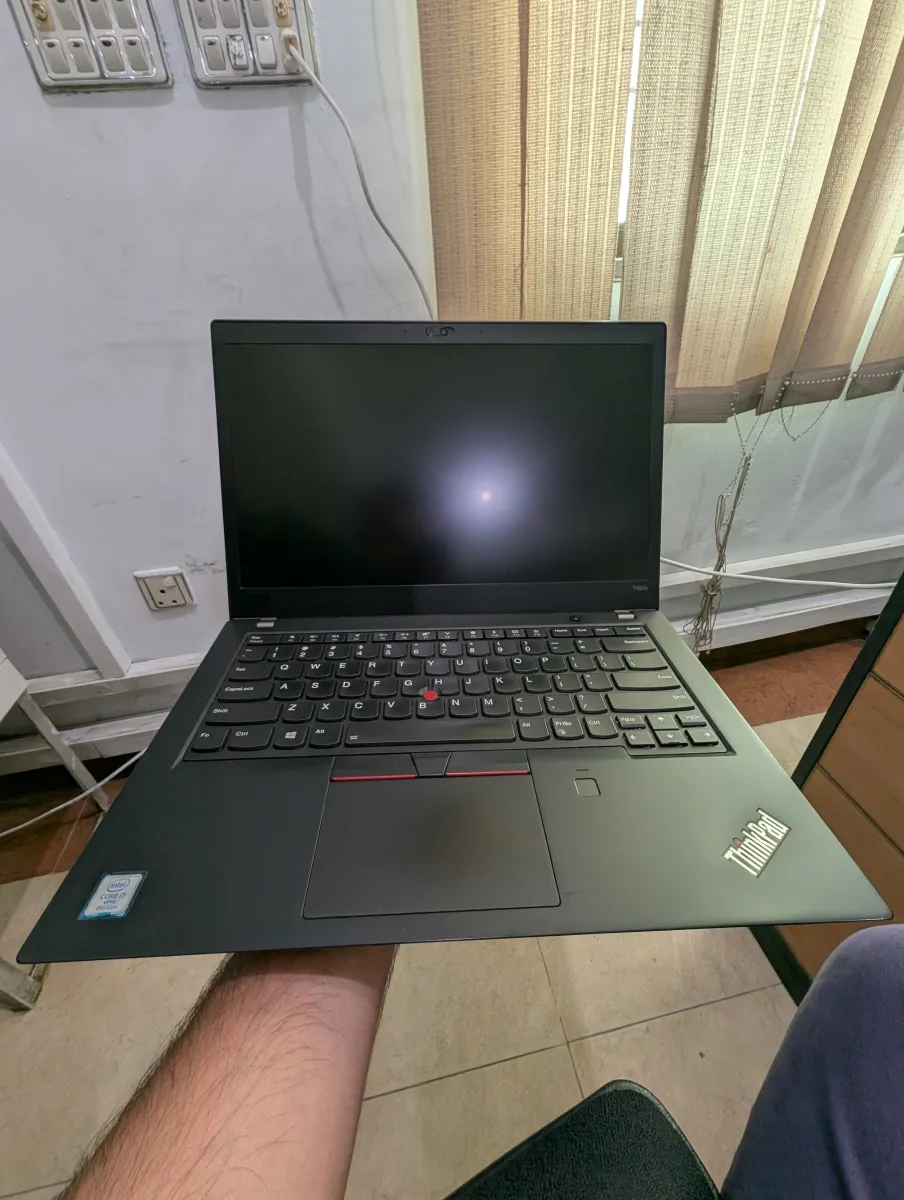 Lenovo t480s 
Core i7 8th gen
1080p ips touch display
