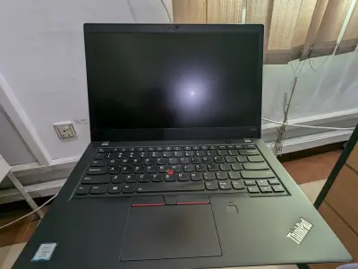 Lenovo t480s 
Core i7 8th gen
1080p ips touch display
