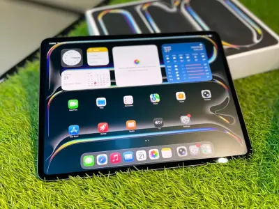 Apple iPad Pro M4 13-1TB | With Magic Keyboard & - photo 1