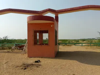 120 sq.yard plot for sale - photo 3