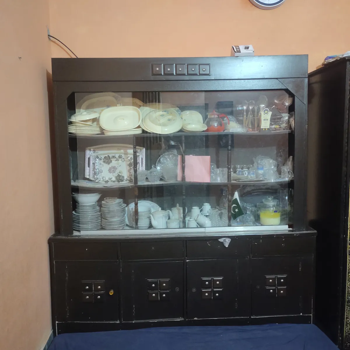 Beautiful wooden Crockery showcase/Display cabinet-Good condition.