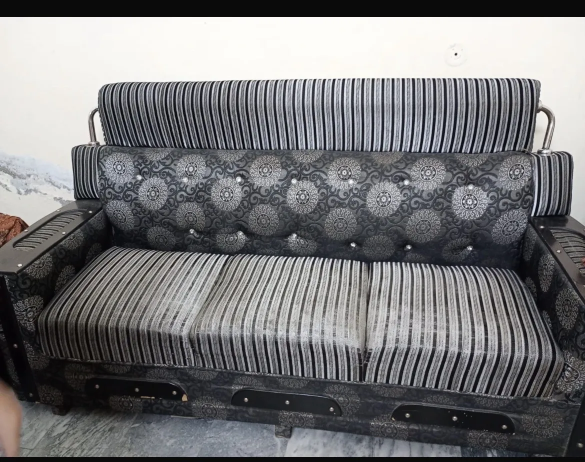 5 seater sofa set 3+2, at reasonable price 