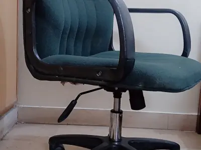 For Sale: Comfortable Computer & Study Chair in Excellent Condition!  
 - photo 2