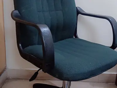 For Sale: Comfortable Computer & Study Chair in Excellent Condition!  
 - photo 3