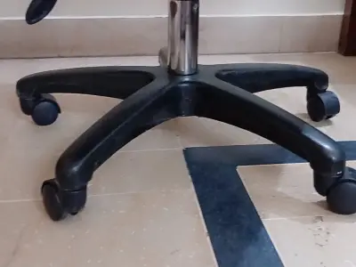 For Sale: Comfortable Computer & Study Chair in Excellent Condition!  
 - photo 4