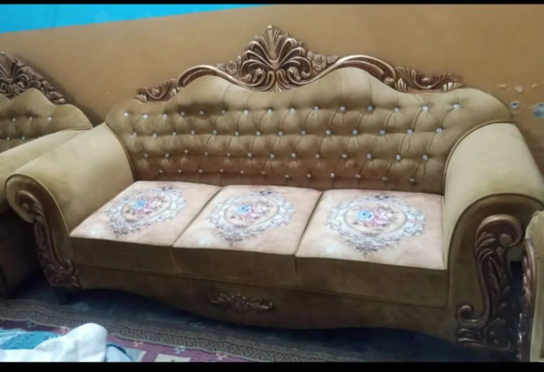 Slightly use sofa and table set