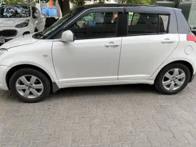 Suzuki Swift 1.3 DLX - photo 2
