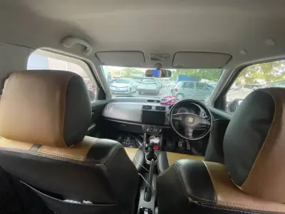 Suzuki Swift 1.3 DLX - photo 4