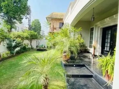 33 Marla House For Sale | Sarfaraz Rafiqui Road | Lahore | Beautiful House | Prime Location - photo 1