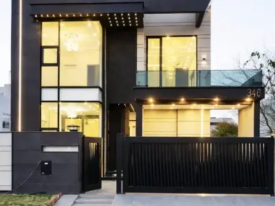 10 Marla Elegant House Available For Sale In Bahria Town Lahore - photo 1