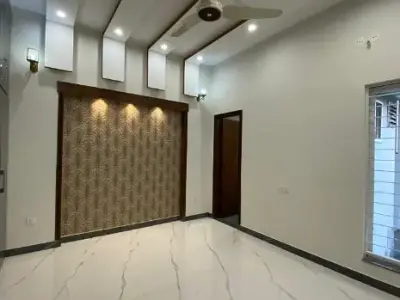 10-Marla Ultra Luxury Modren House For Sale In Sector F Bahria Town Lahore. - photo 5