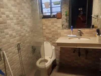 5 Marla used beautiful house for sale phase-2 block-V - photo 2