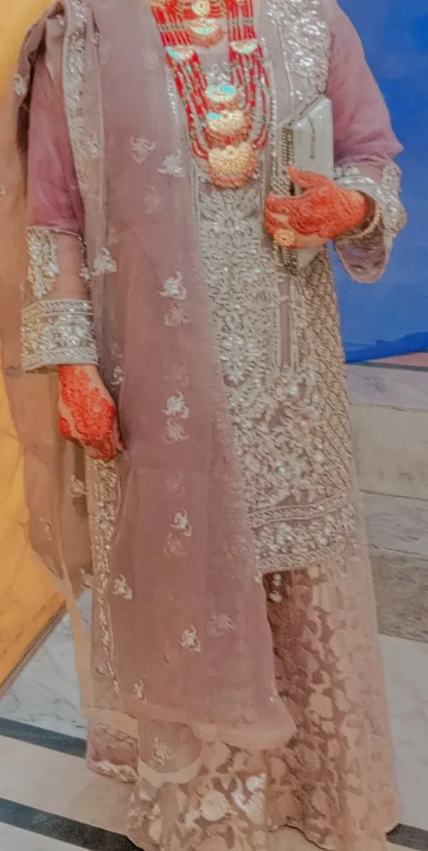 Party Wear Dress for Sale in Bahawalpur - Preloved, 10/10 Condition