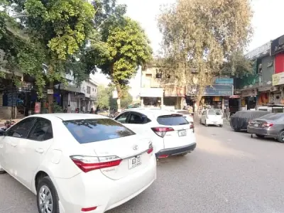 5 Marla Commercial Building Is Available For Sale In I-8-3 Islamabad - photo 2