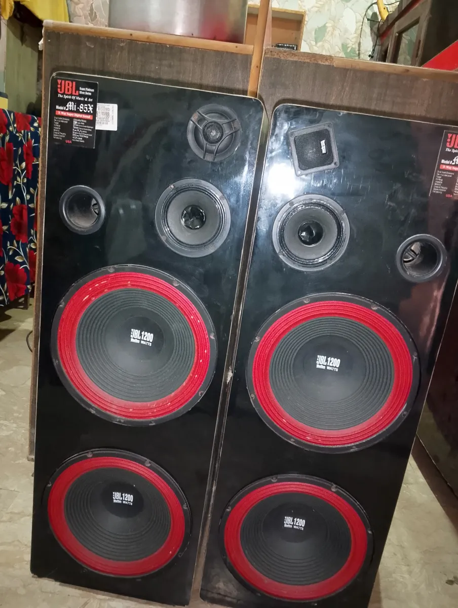 JBL heavy Bass speakers