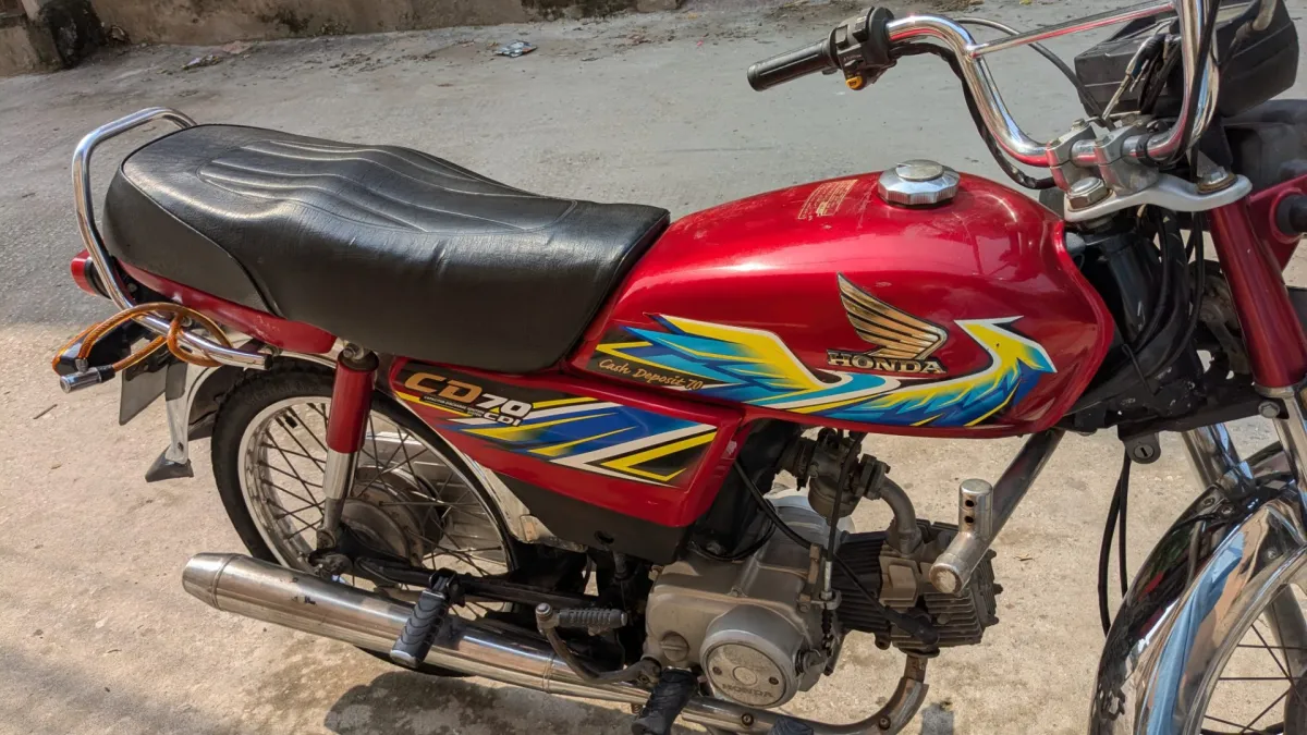 Red colour bike Honda CD 70 