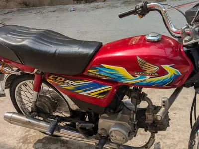 Red colour bike Honda CD 70  - photo 1
