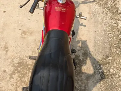 Red colour bike Honda CD 70  - photo 5
