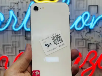 Apple iPhone SE 2023 - photo 3