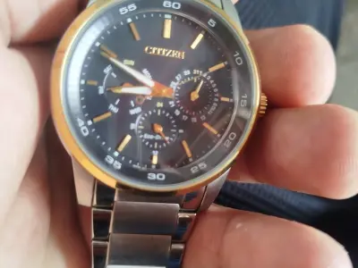 citizen men wrist watch is in awesome condition - photo 2