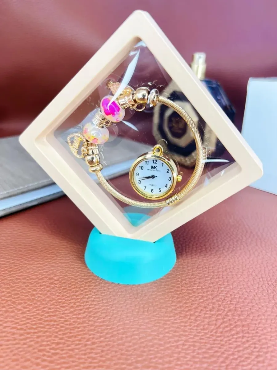 Golden Women Bracelet Watch with Chic Dial and Elegant Strap