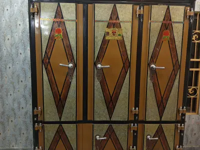 3 door iron wardrobe in very good condition. - photo 1