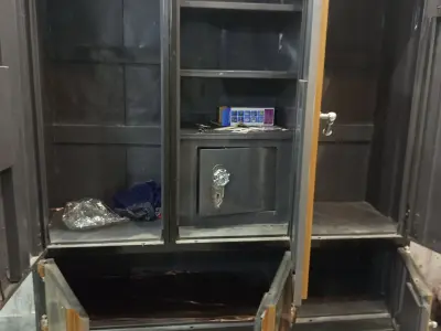 3 door iron wardrobe in very good condition. - photo 2