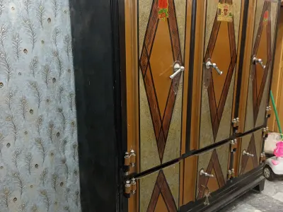 3 door iron wardrobe in very good condition. - photo 3