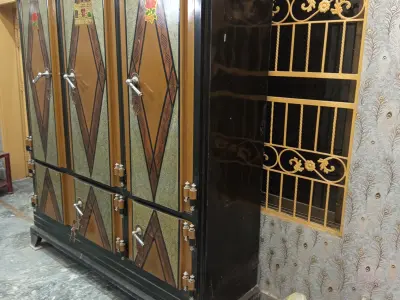 3 door iron wardrobe in very good condition. - photo 4