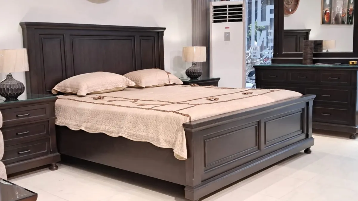 Brand New Queen Size Walnut Wood Bed 5 by 7 Feet
