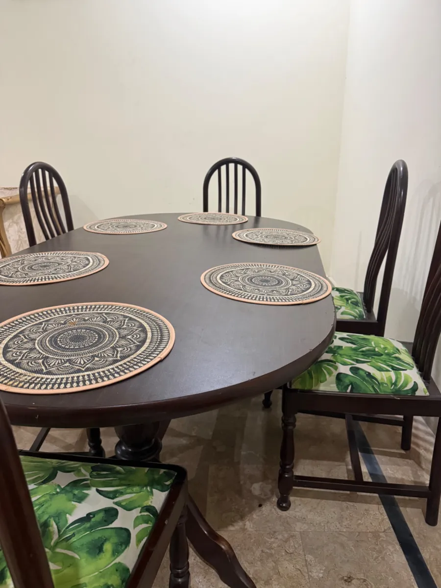 Premium Solid Wood 6-Seater Dining Table | Excellent Condition