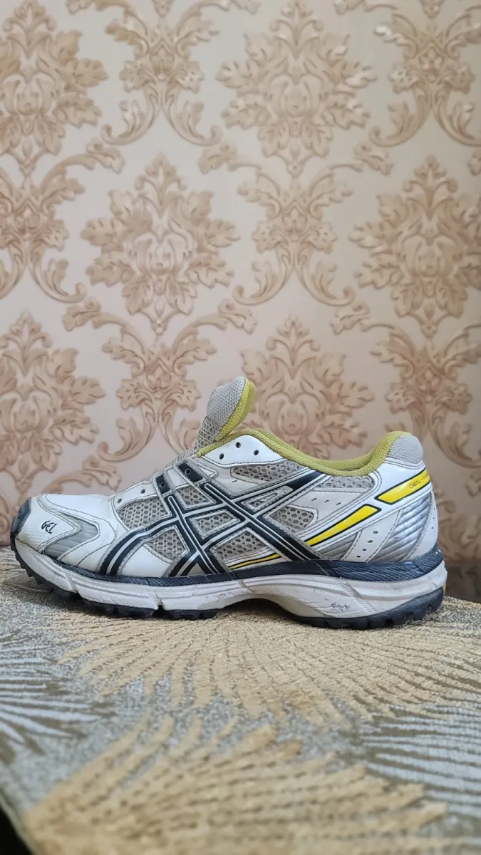 Asics Original Gel Hard Wicket Grippers 