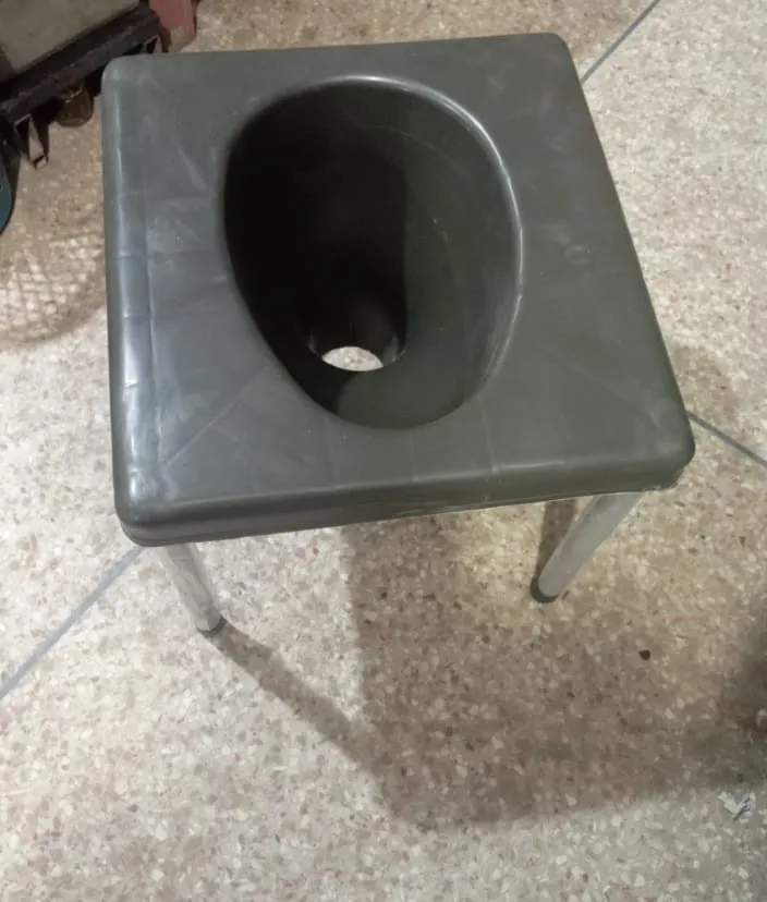 COMMODE CHAIRS