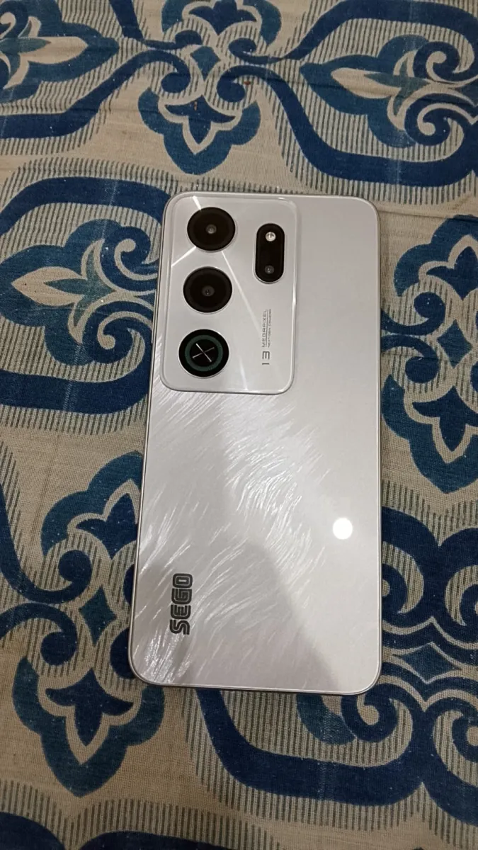 Sego 4 GB + 8 GB RAM, 128 GB storage, silver colour.