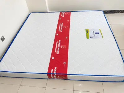 Diamond Foam King Size Mattress 78x72x6 – Excellent Condition | 1 Month - photo 5
