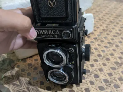 Yashica Mat-124G Camera – Multiple Conditions Available - photo 5