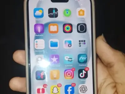 Iphone 15 + - photo 1