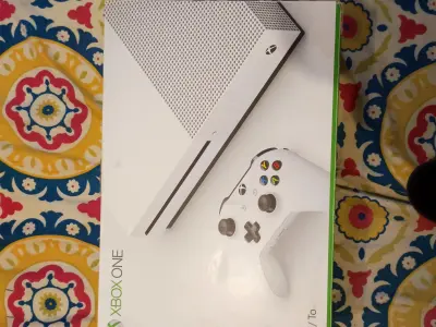 Xbox one s 500 gb - photo 1