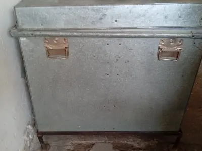 Trunk for sale with stand - photo 2