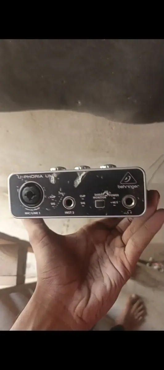 Behringer UM2 Audio Interface - 10/10

Condition