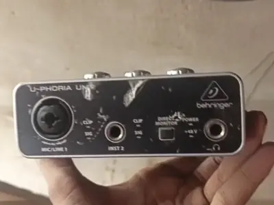 Behringer UM2 Audio Interface - 10/10

Condition - photo 1