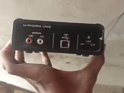 Behringer UM2 Audio Interface - 10/10

Condition - photo 2