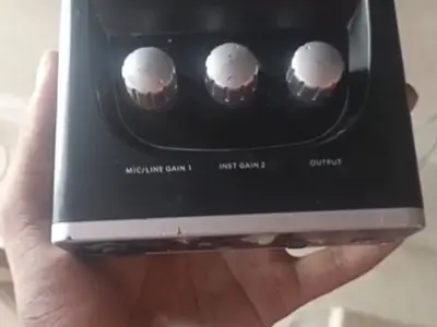 Behringer UM2 Audio Interface - 10/10

Condition - photo 3