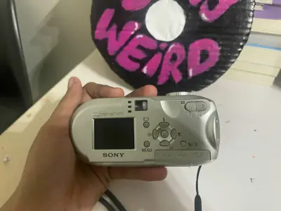 Sony Cyber-shot DSC-P73 Vintage Y2K Digicam Bundle - Excellent Condition - Full - photo 3