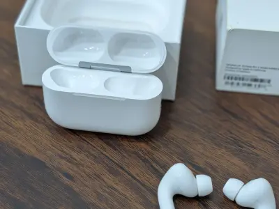 Apple AirPods Pro 3 — Original | Like New | Outstanding Condition - photo 4
