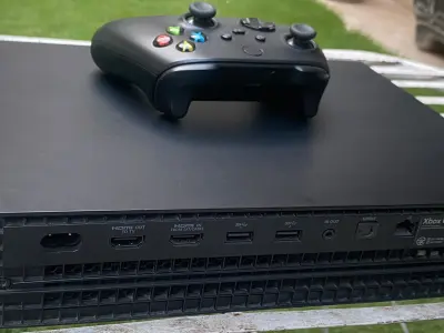 Xbox One X - photo 2