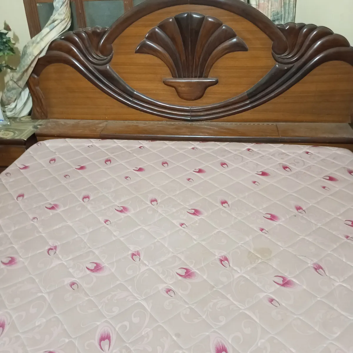 Bed with dressing table and 2 side tables but without pink matters