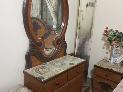 Bed with dressing table and 2 side tables but without pink matters - photo 2