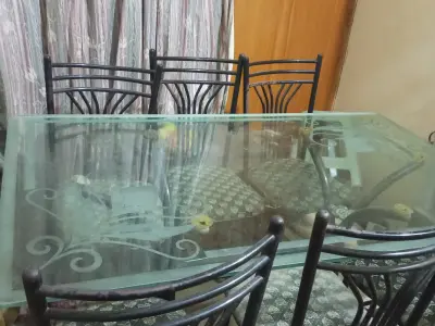 6 seater dining table - photo 1