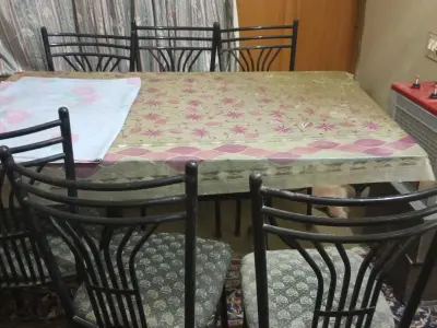 6 seater dining table - photo 2